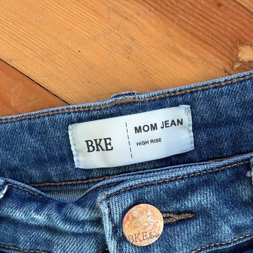 BKE High Rise Distressed Mom Jean 30 - Picture 3 of 6